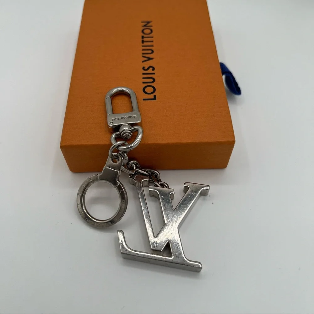 Louis Vuitton keychain/Charm in box - Picture 6 of 6
